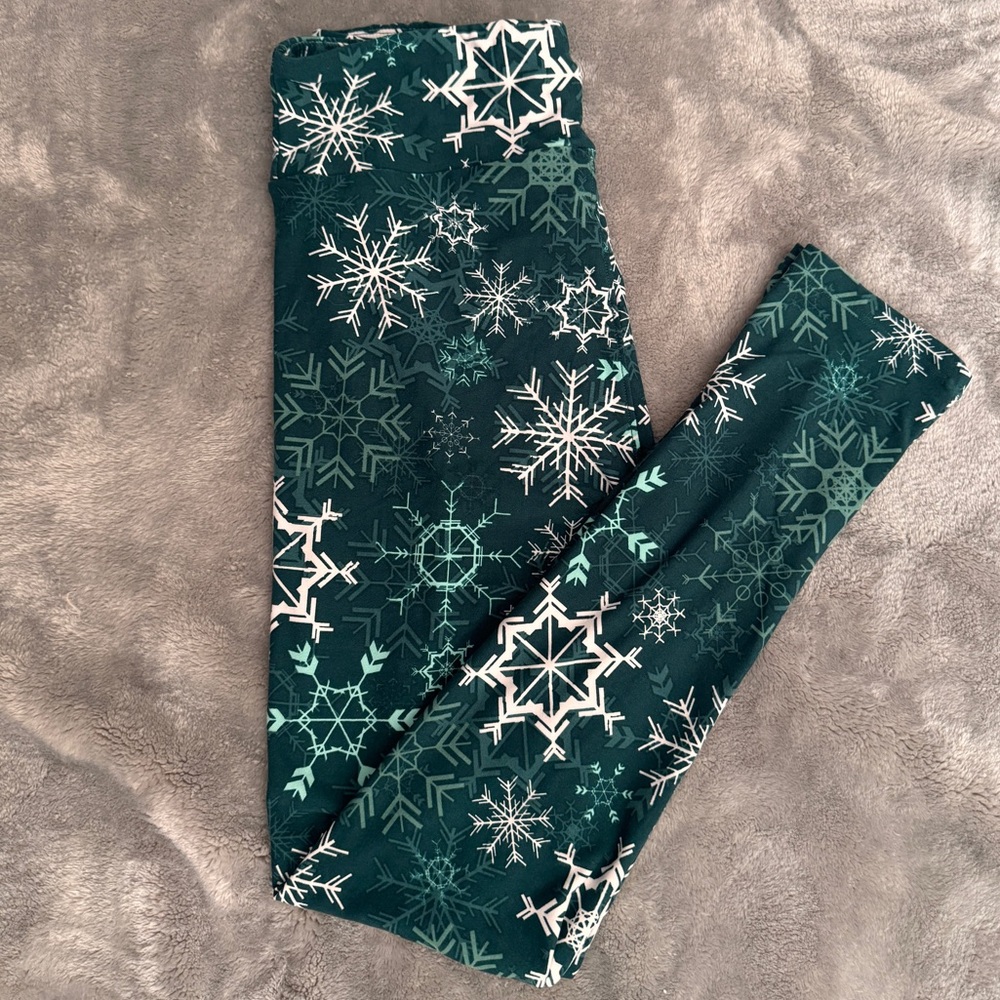 NWT RARE HTF Lularoe green snowflake leggings one size OS